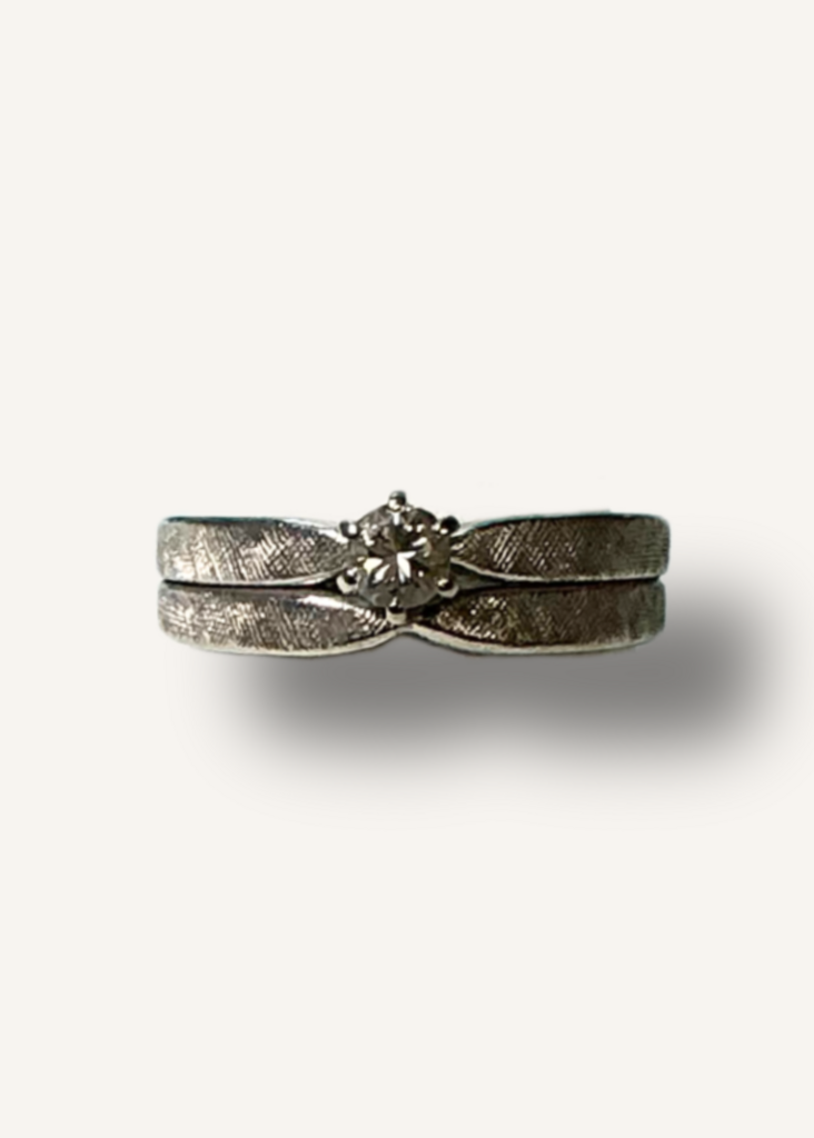 Art Carved Double Ring with Stone