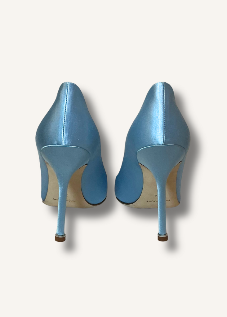 Manolo Blahnik Light Blue Hangisi Pumps