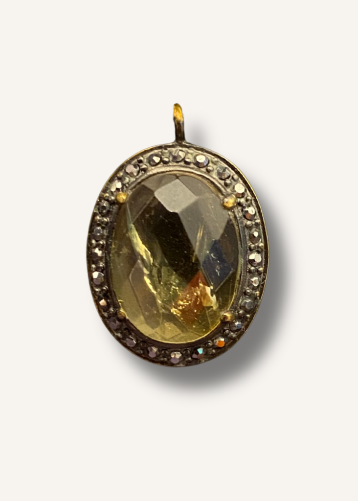 Sajen Oval Pendant