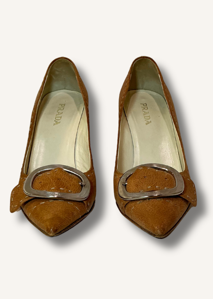 Prada Fivela Caramelo Scarpin Heels
