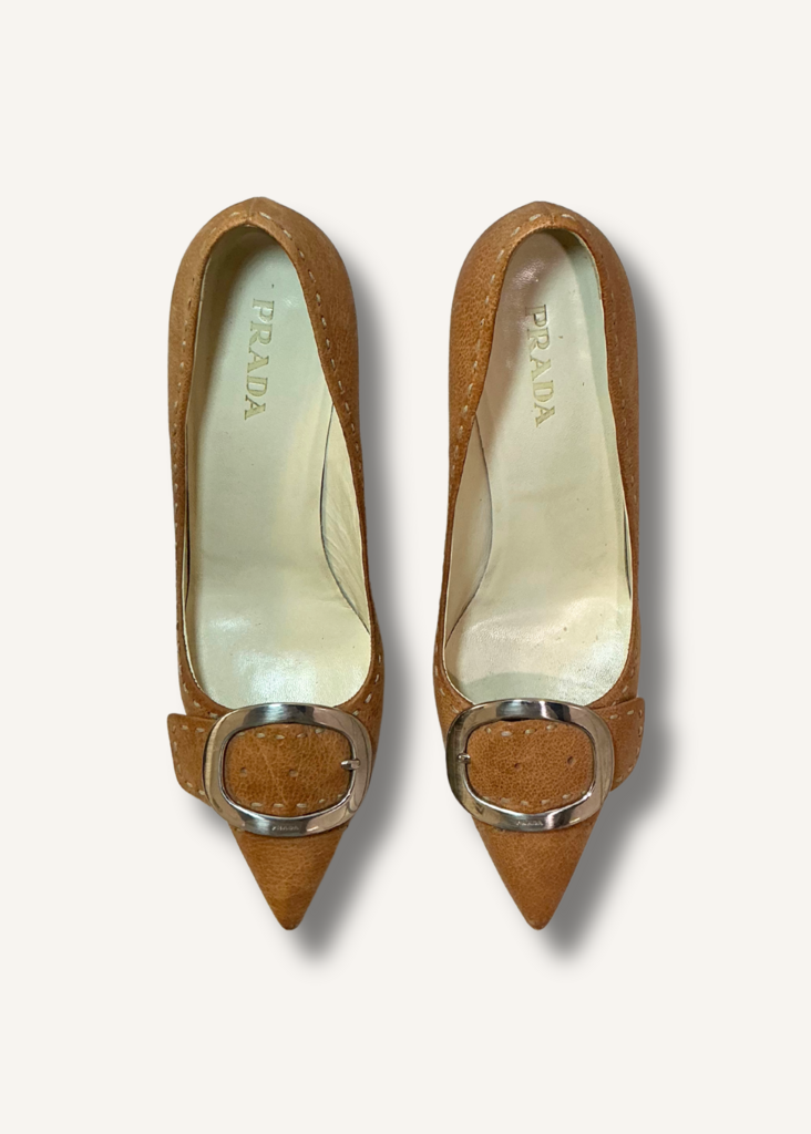Prada Fivela Caramelo Scarpin Heels