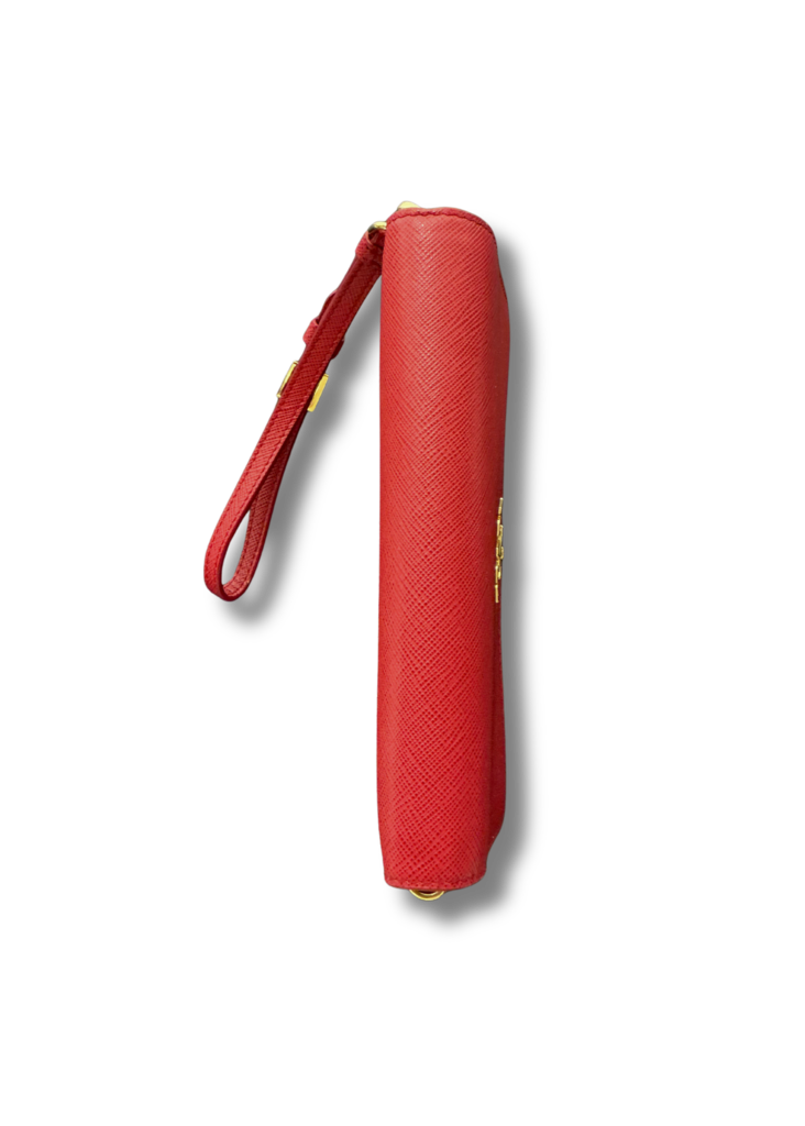【✨美品】PRADA タイト スカート 赤 レザーベルト付き 刻印 金金具 Prada Wristlet – MODE Consignment