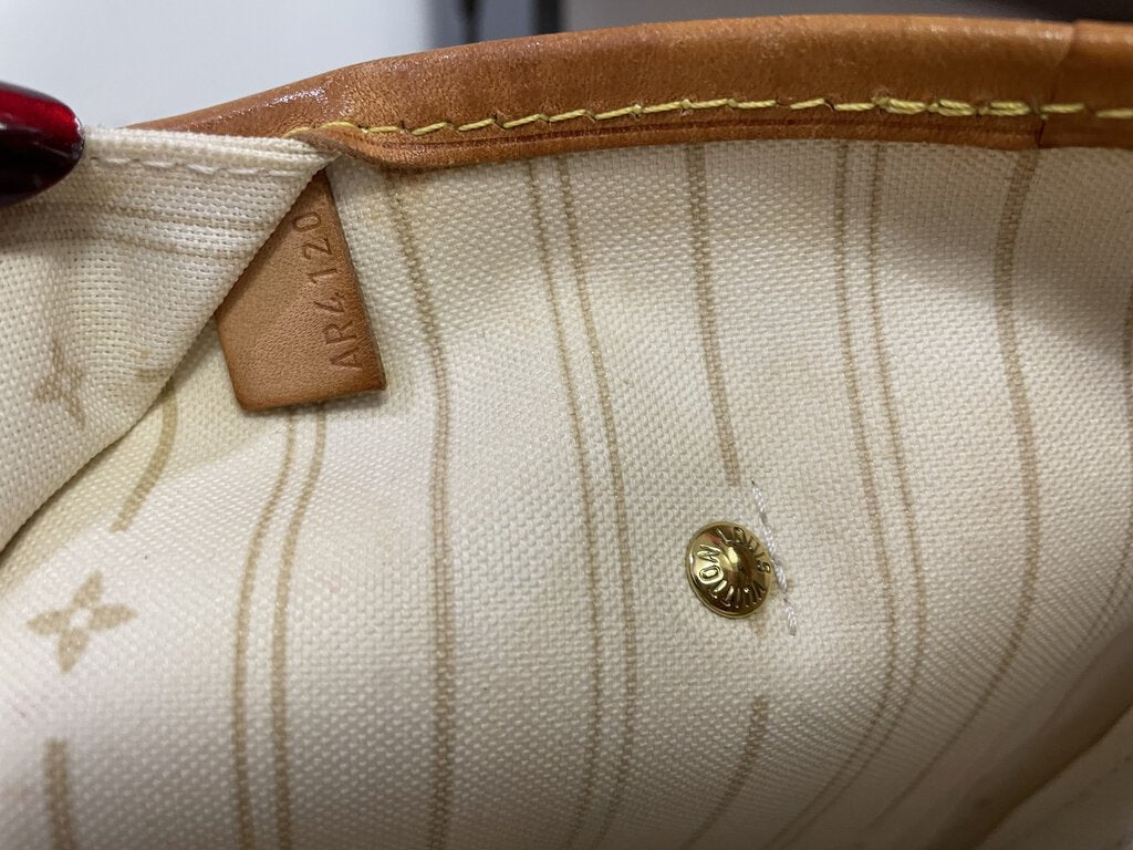 Louis Vuitton Neverfull MM Bag